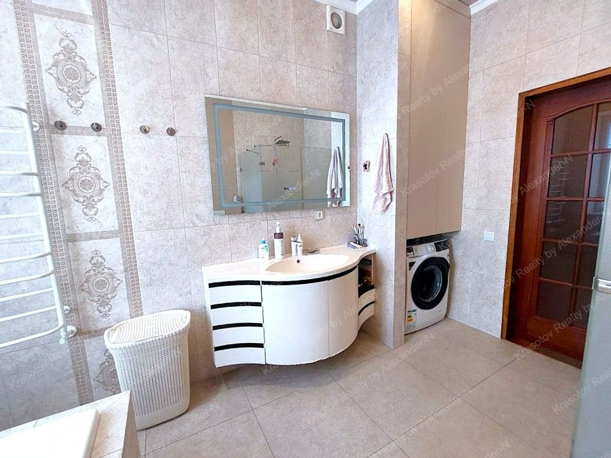 продажа многокомнатной квартиры номер A-174795 в Приморском районе, фото номер 32
